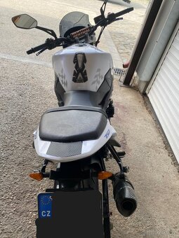 Suzuki GSR 750 - 2