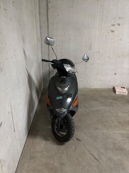Skůtr Suzuki 125 an - 2