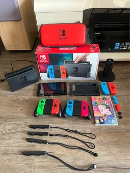 Nintendo Switch s příslušenstvím - 2