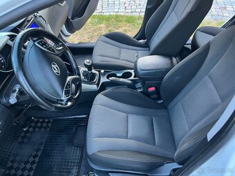 Hyundai i30 1,6GDI 88kw 132t km - 2