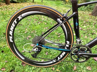 Silniční kolo GIANT DEFY celokarbon - 2