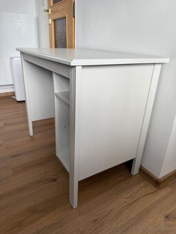 Bílý stůl - 2