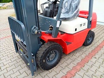 Vysokozdvižný vozík 2.5T, 3.0m zdvih, BENZIN / LPG - 2