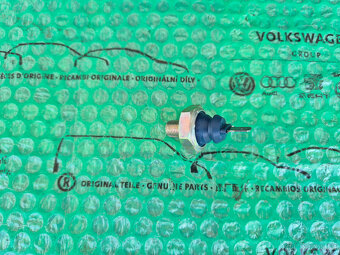 spínač tlakový olejový Škoda Felicia 1.6 , 1.9d 028919081D - 2
