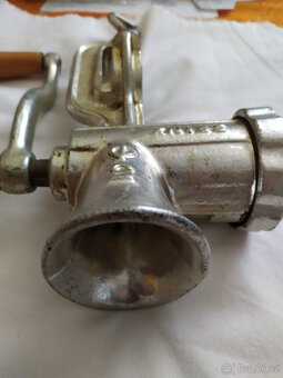 2 x LITINOVÝ MLÝNEK NA MASO VELIKOST A 8. - 2