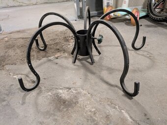 Prodám masivní stojan na vánoční stromeček - 2