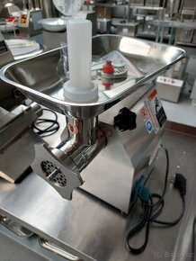 Mlýnek na maso 12 Řeznický vlček, Řezačka masa 12 - 2