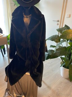 Guess kozisek cerny damsky kabat plydovy 38 - 2