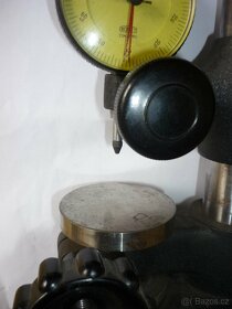 stojánek Kinex i s hodinkami - 2