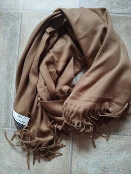 Hnědá šála - 2