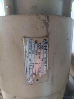 Stůl s vrtačkou s regulátorem otáček - 2