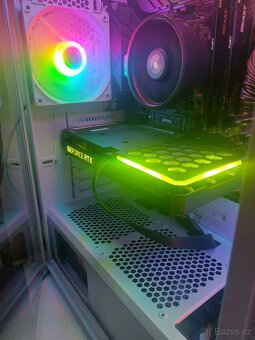 AMD Ryzen 5, 32 GB RAM, 1TB SSD, RTX 3060 Ti + 2 Monitory - 2