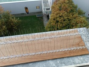 Hroty proti holubům a ptákům - na magnet na plechový parapet - 2