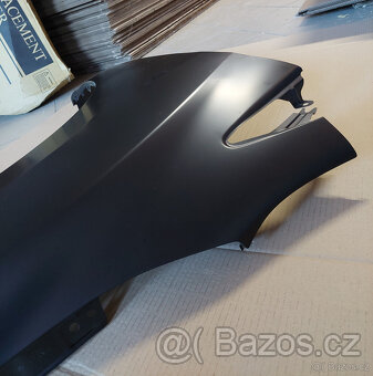 Prodám Blatník přední pravý MAZDA 5 2010-a víc - 2