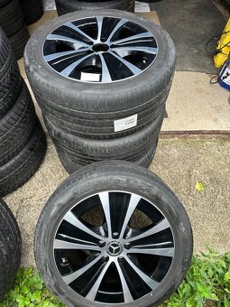 ALU KOLA MERCEDES E 213 R18 DVOUROZMER JAKO NOVE - 2
