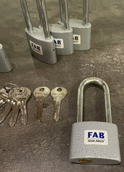 Visací zámky na jeden klíč 80h/52 - 2