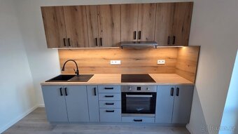 Pronájem bytu 3+1+balkón v ulici Tyršovo nám. v Lounech - 2