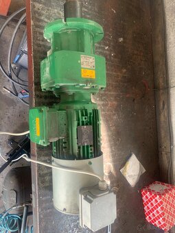 Elektromotor s chlazením a převodovkou - 2