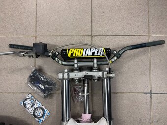 Komplet TT600R přední odpružení, brýle, kolo řidítka, brzda - 2