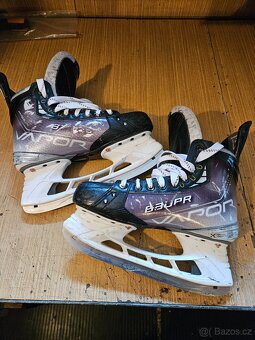 Hokejové brusle Bauer Hyperlite (vel. 8/43) - 2