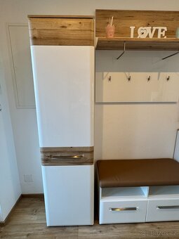 PRODÁM předsíňovou sestavu - 2