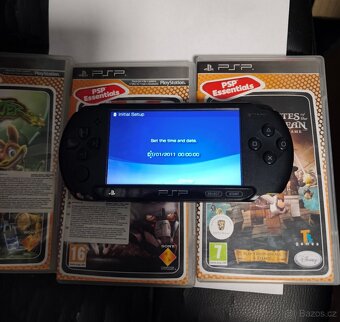 KONZOLE SONY PSP E1004C plus 3 hry,nabíječka - 2