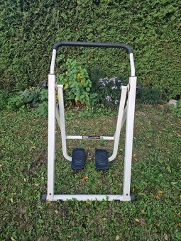Bílý fitness stroj na cvičení, trenažér Air Walker - 2