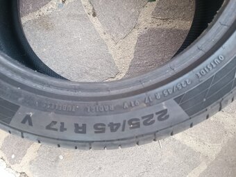 225/45 R17 - 2