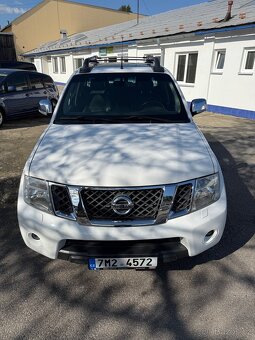 Nissan Navara 3.0 dCi V6 / 4x4 / DPH / KŮŽE - 2