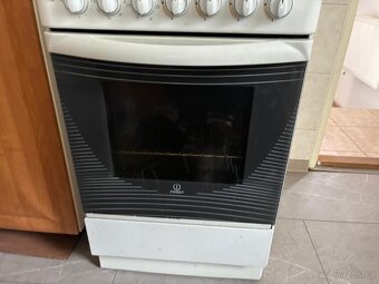 Funkční trouba indesit - 2