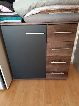 Šatní skříň,noční stolky,komoda - 2