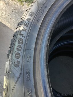 245/45R19 - 2