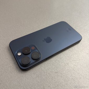 iPhone 15 Pro 128GB modrý titan, pěkný stav, rok záruka - 2