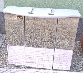 Kpupelnová skříňka, galerka - 2