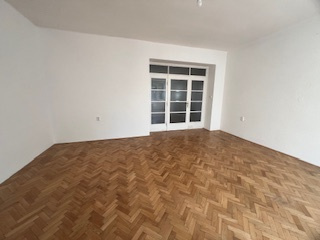 Poděbrady: Prostorný a slunný byt, garáž, sklep - 2