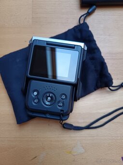 Canon powerShot V10 - 2