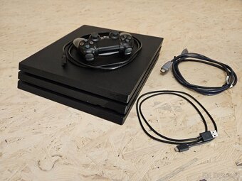 PS 4 PRO 1TB – po servisu, výborný stav, příslušenství - 2