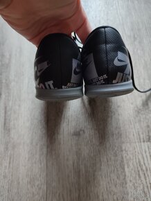 Chlapecké sálové kopačky Nike vel.33,5 - 2