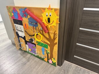 Dřevěná activity board (montessori deska) - 2