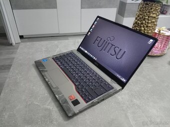 Fujitsu LifeBook Limited U7411 - 2