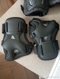 Prodám inline chrániče 6 kusů. Celé komplet. - 2