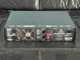 Behringer EP4000 - PA zesilovač - 2x550W 8 Ohm - 2