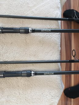 Prodám dva pruty Mivardi G50 carp - 2