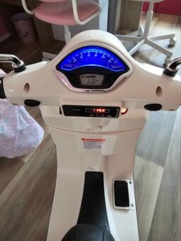 Dětský skútr Vespa Buddy Toys - 2