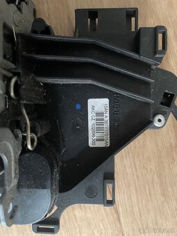zámek LP VW Polo 3B1837015AN - 2