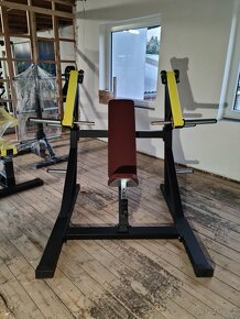 Hammer tlaky na prsa - 2
