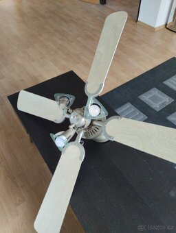 Stropní ventilátor se světlem. - 2
