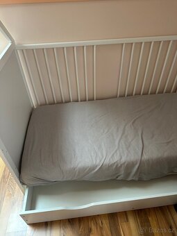 Dětská postýlka ve tvaru domečku - 2