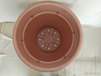 Květináč plastový terakota výška 28 cm 100,- Kč - 2