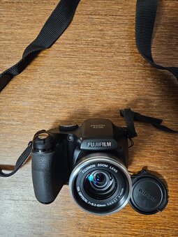 Fuji FinePix S5700 - 2